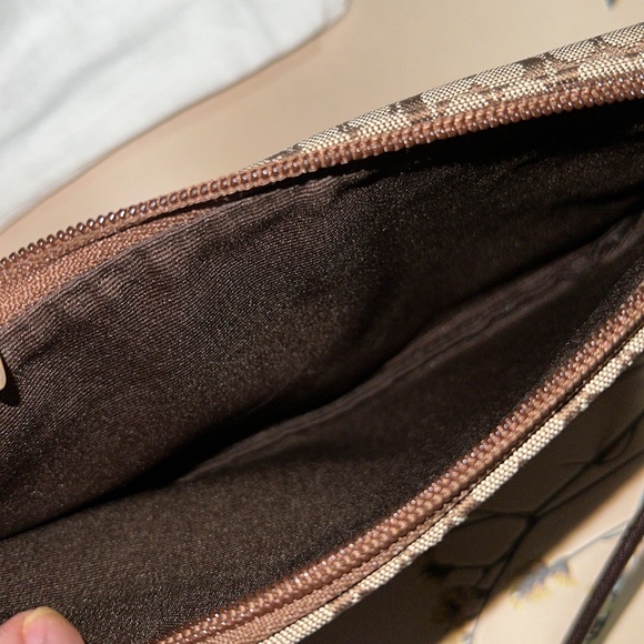 🌺 NWT COACH SOHO MINI SIGNATURE SLIM WRISTLET KHAKI TOFFEE - Picture 7 of 7